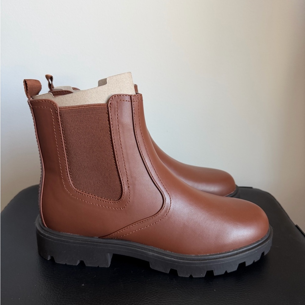 Nine West Women’s Size 8.5 Yullon Lug Sole Chelsea Booties Brown New With Box
